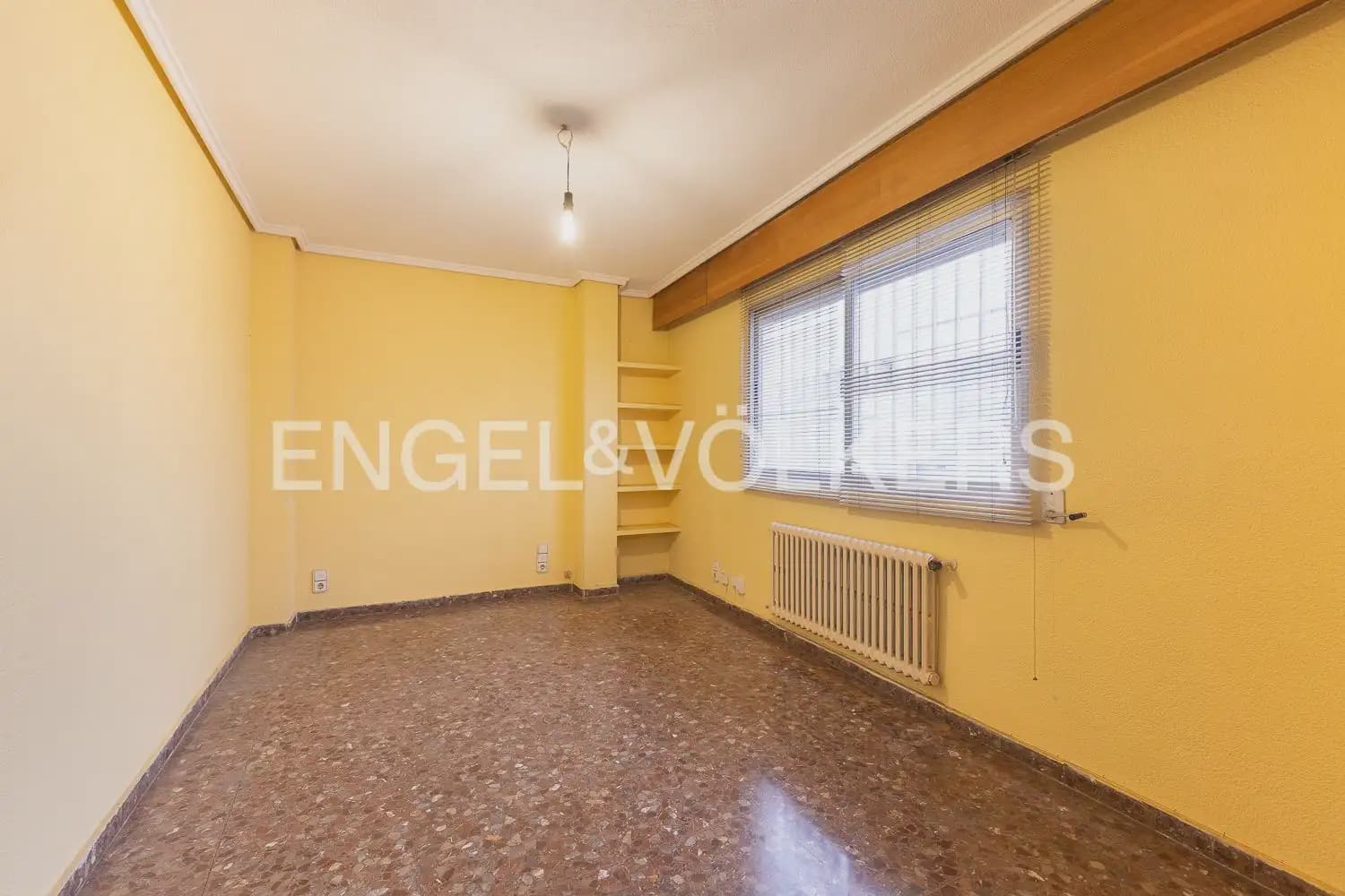 5 bedroom Flat for sale in Valencia city with garage - € 790,000 (Ref: 9928448)