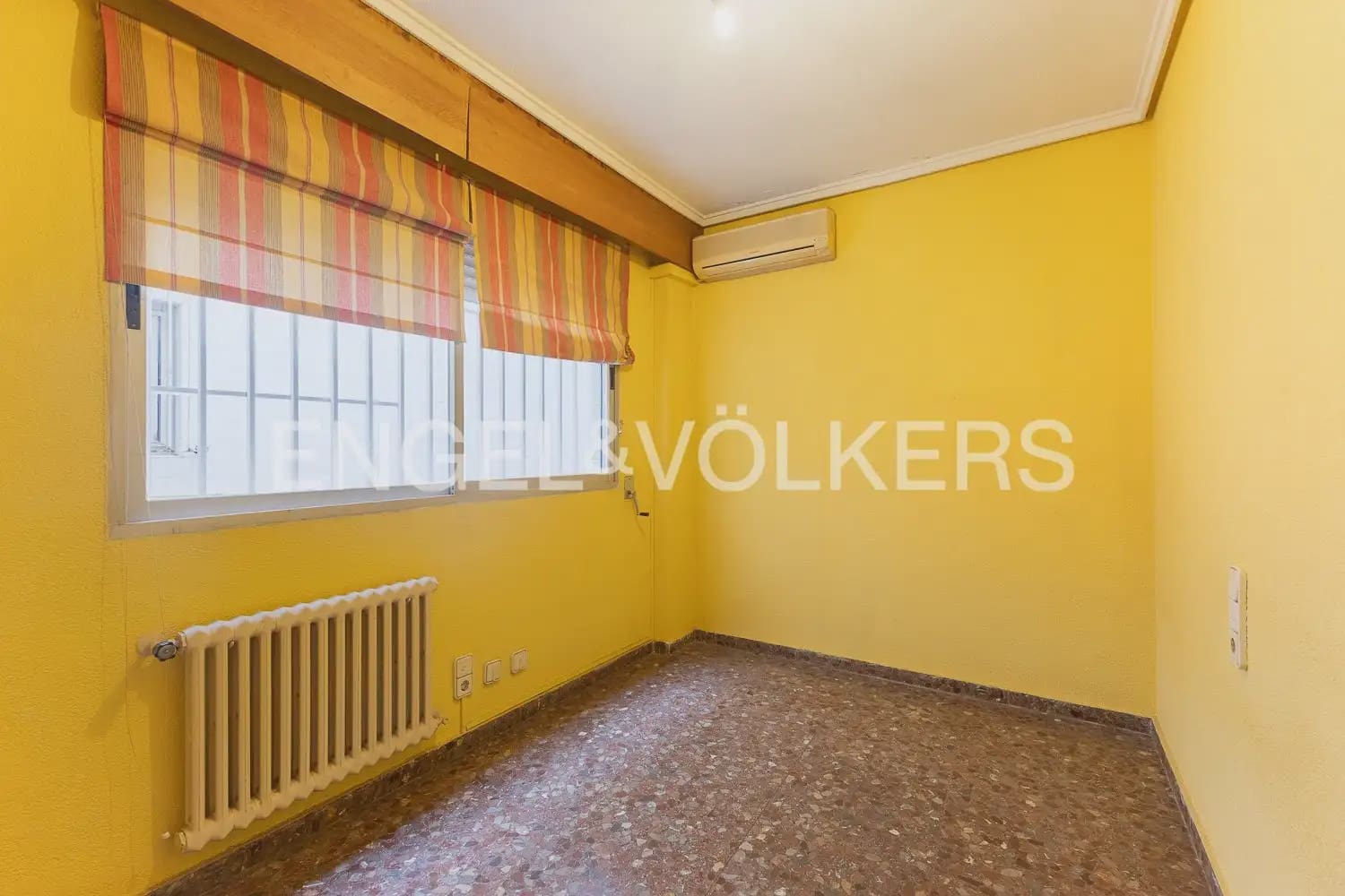 5 bedroom Flat for sale in Valencia city with garage - € 790,000 (Ref: 9928448)