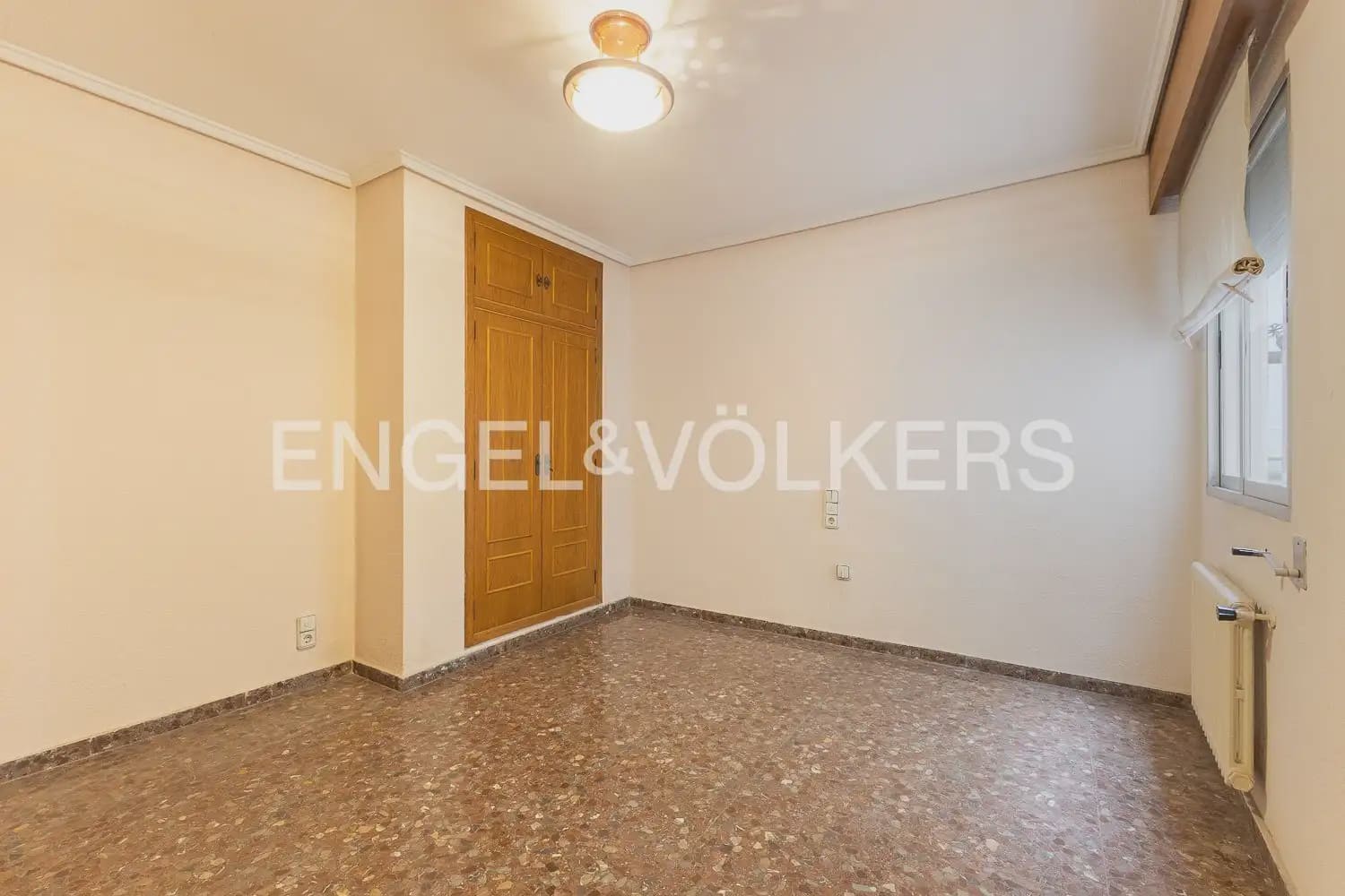 5 bedroom Flat for sale in Valencia city with garage - € 790,000 (Ref: 9928448)
