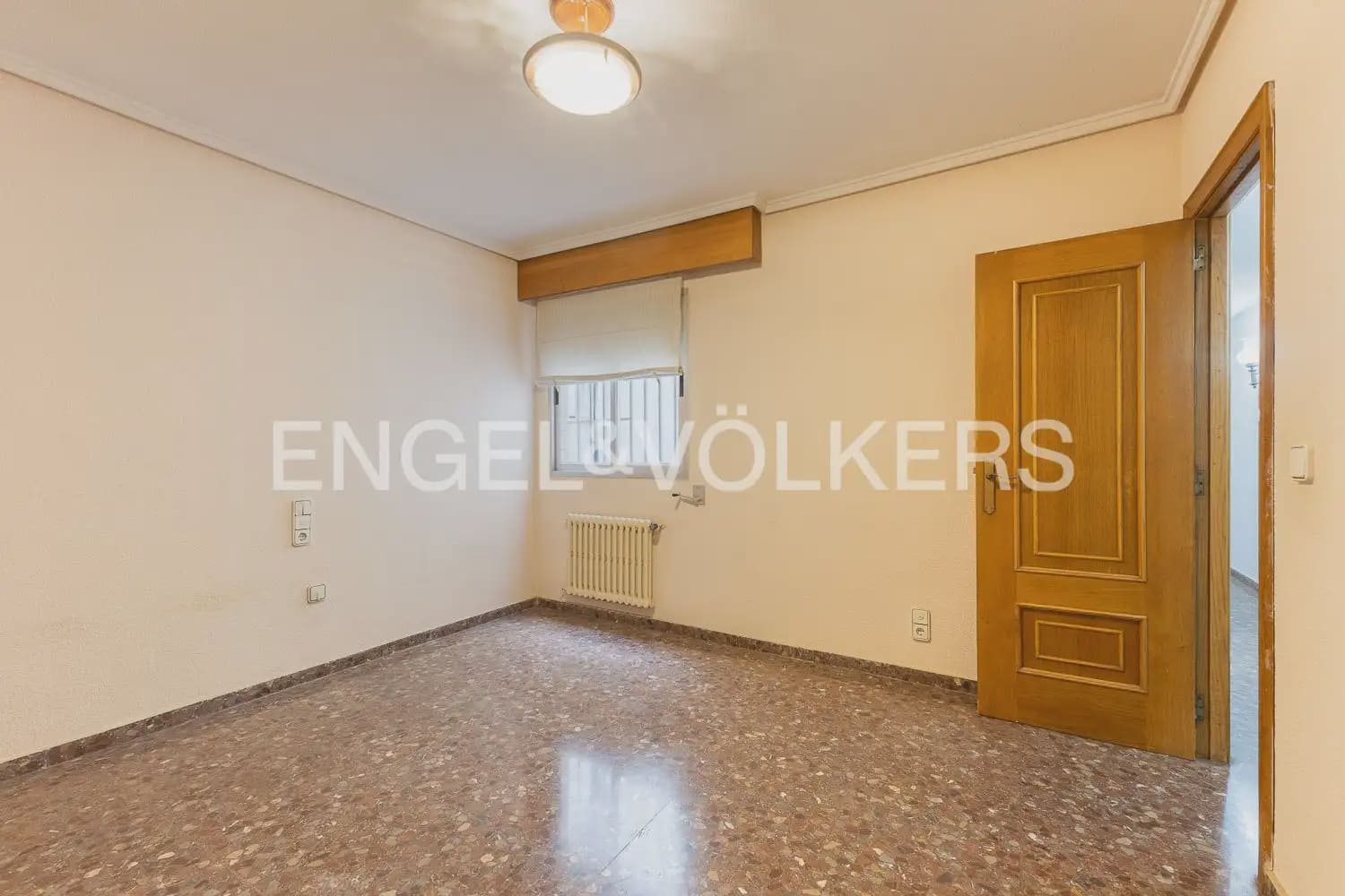 5 bedroom Flat for sale in Valencia city with garage - € 790,000 (Ref: 9928448)