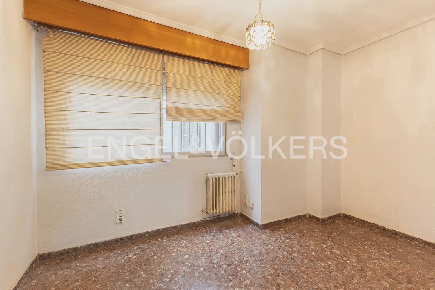 5 bedroom Flat for sale in Valencia city with garage - € 790,000 (Ref: 9928448)