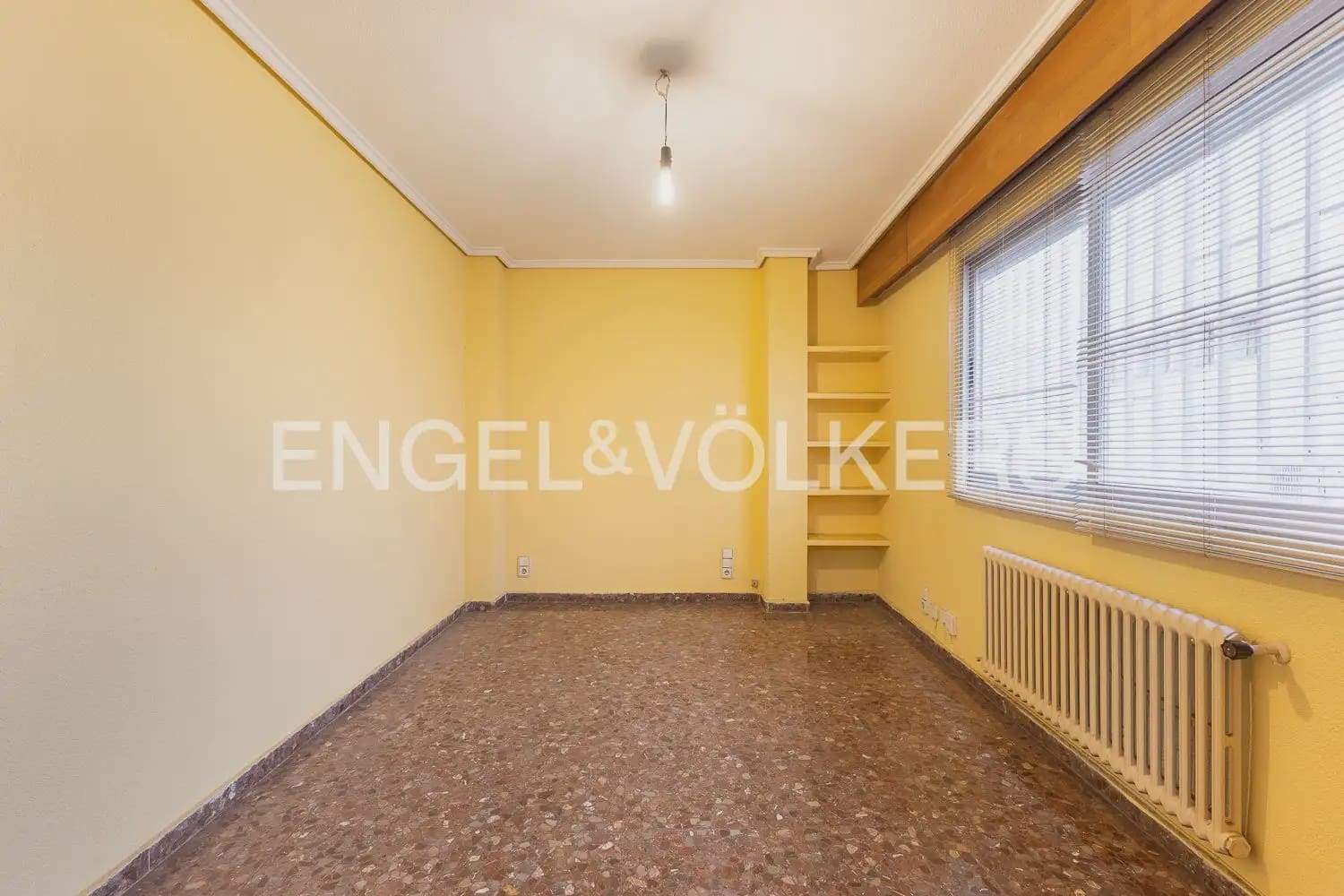 5 bedroom Flat for sale in Valencia city with garage - € 790,000 (Ref: 9928448)