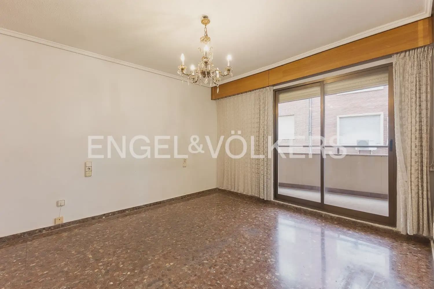 5 bedroom Flat for sale in Valencia city with garage - € 790,000 (Ref: 9928448)