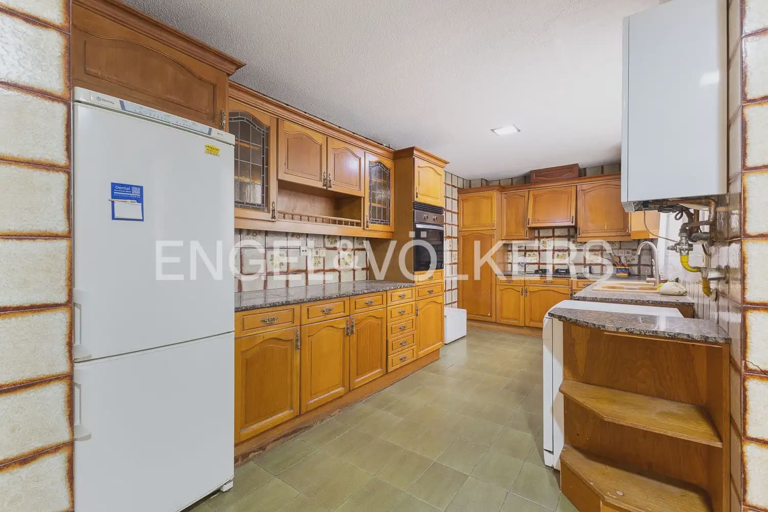 5 bedroom Flat for sale in Valencia city with garage - € 790,000 (Ref: 9928448)
