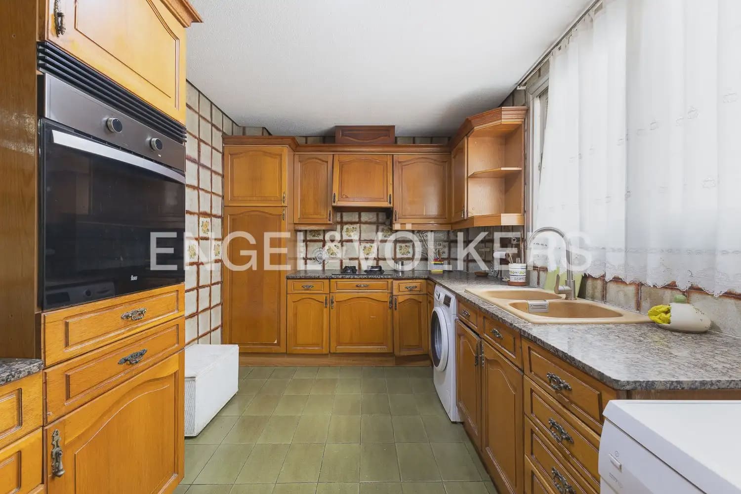 5 bedroom Flat for sale in Valencia city with garage - € 790,000 (Ref: 9928448)