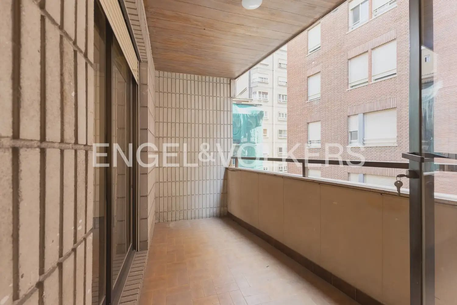 5 bedroom Flat for sale in Valencia city with garage - € 790,000 (Ref: 9928448)