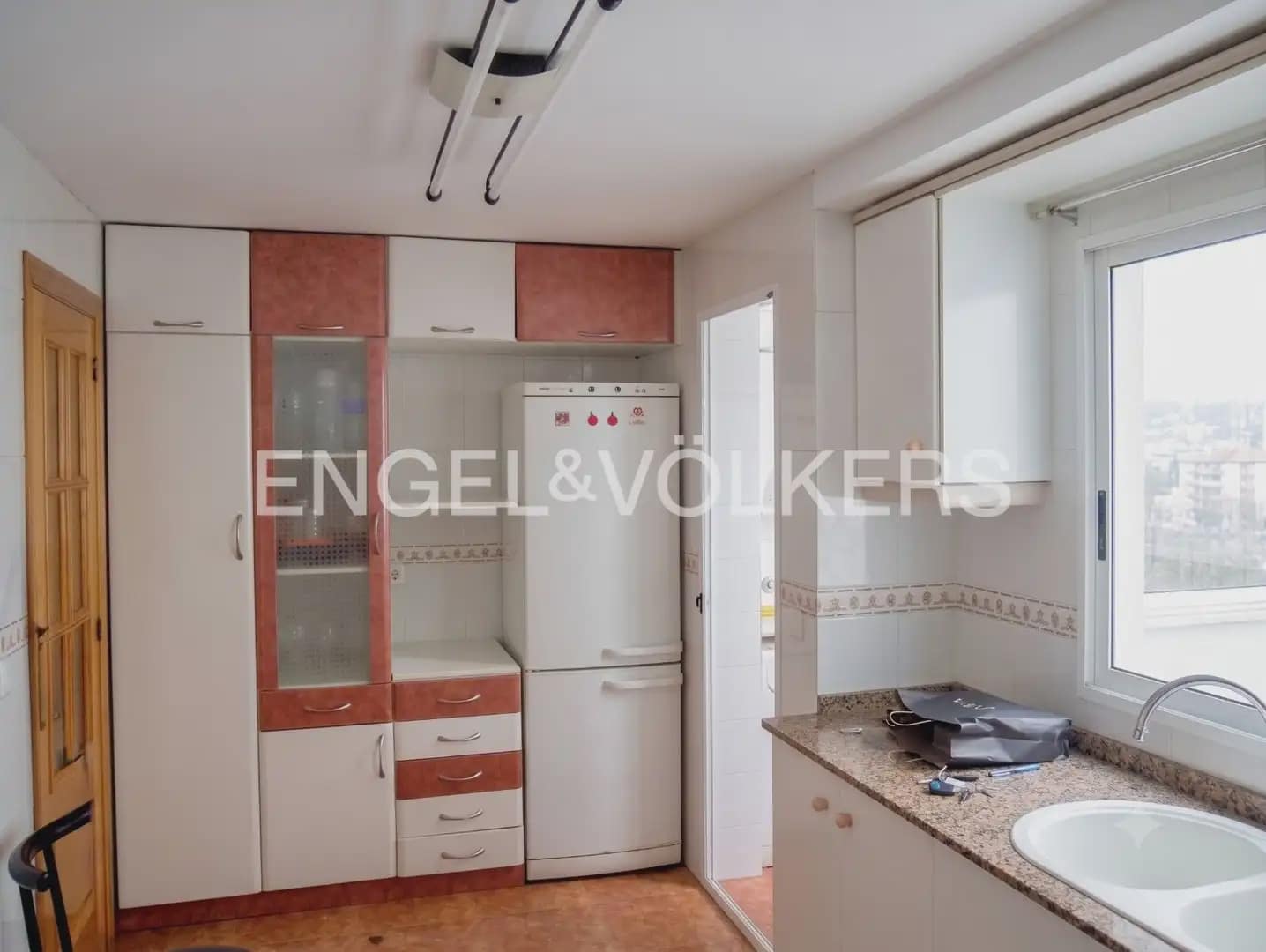Piso de 3 habitaciones en Sagunto / Sagunt en alquiler con garaje - 1.300 € (Ref: 9928449)
