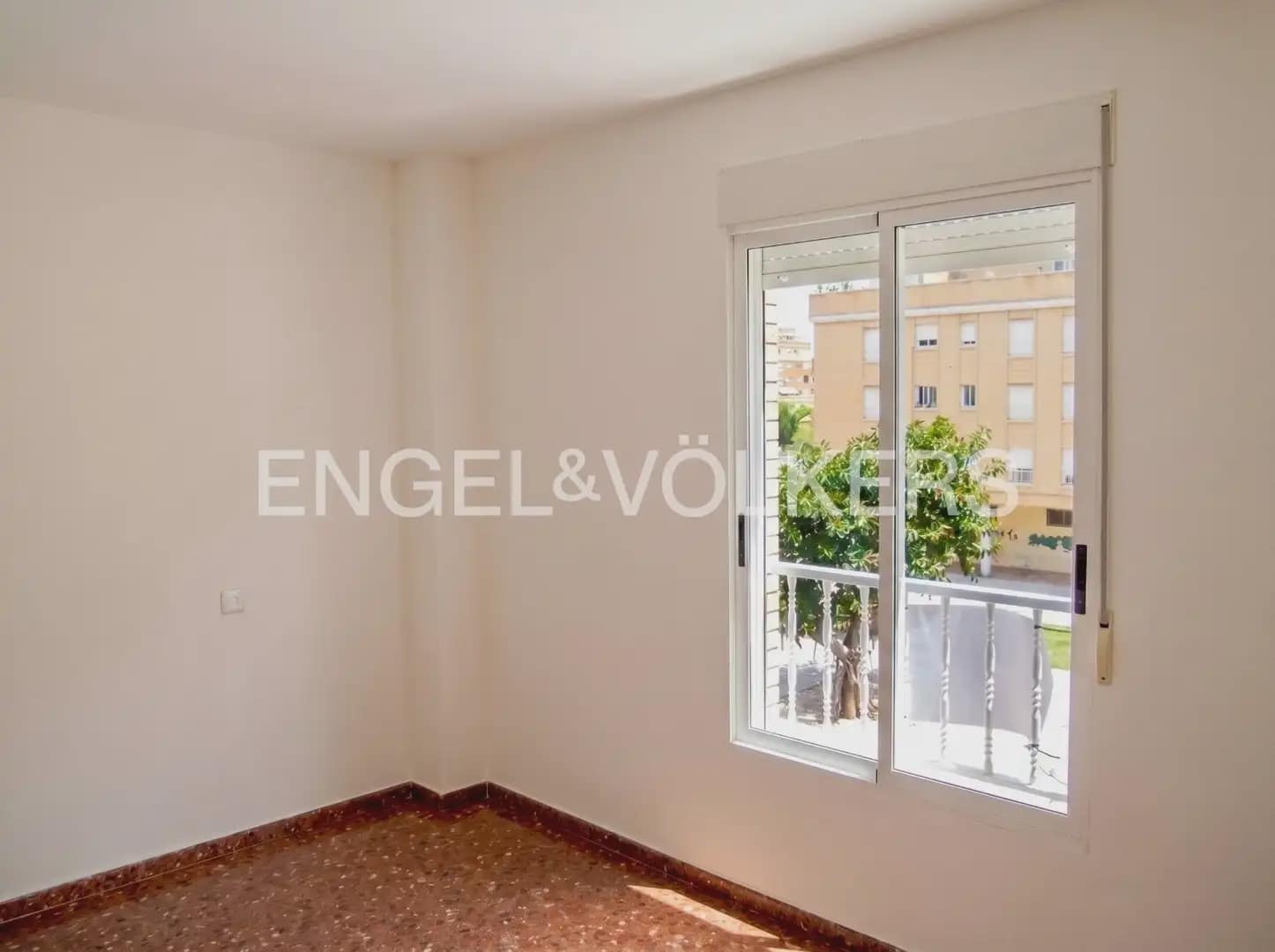 Piso de 3 habitaciones en Sagunto / Sagunt en alquiler con garaje - 1.300 € (Ref: 9928449)