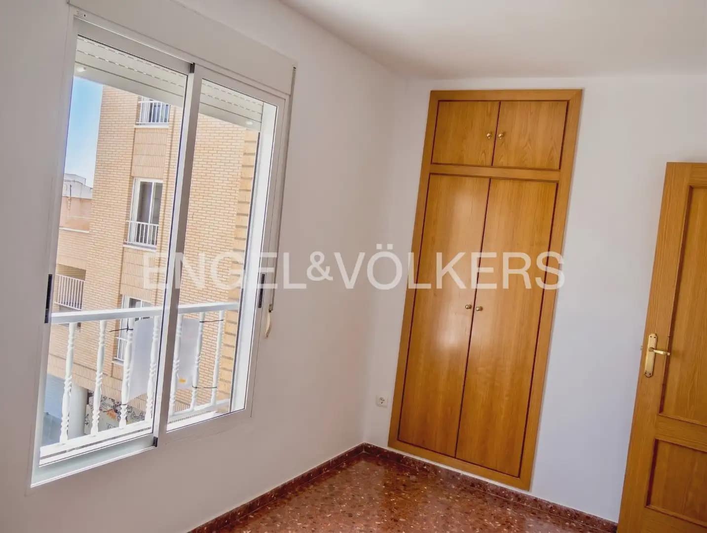 Piso de 3 habitaciones en Sagunto / Sagunt en alquiler con garaje - 1.300 € (Ref: 9928449)