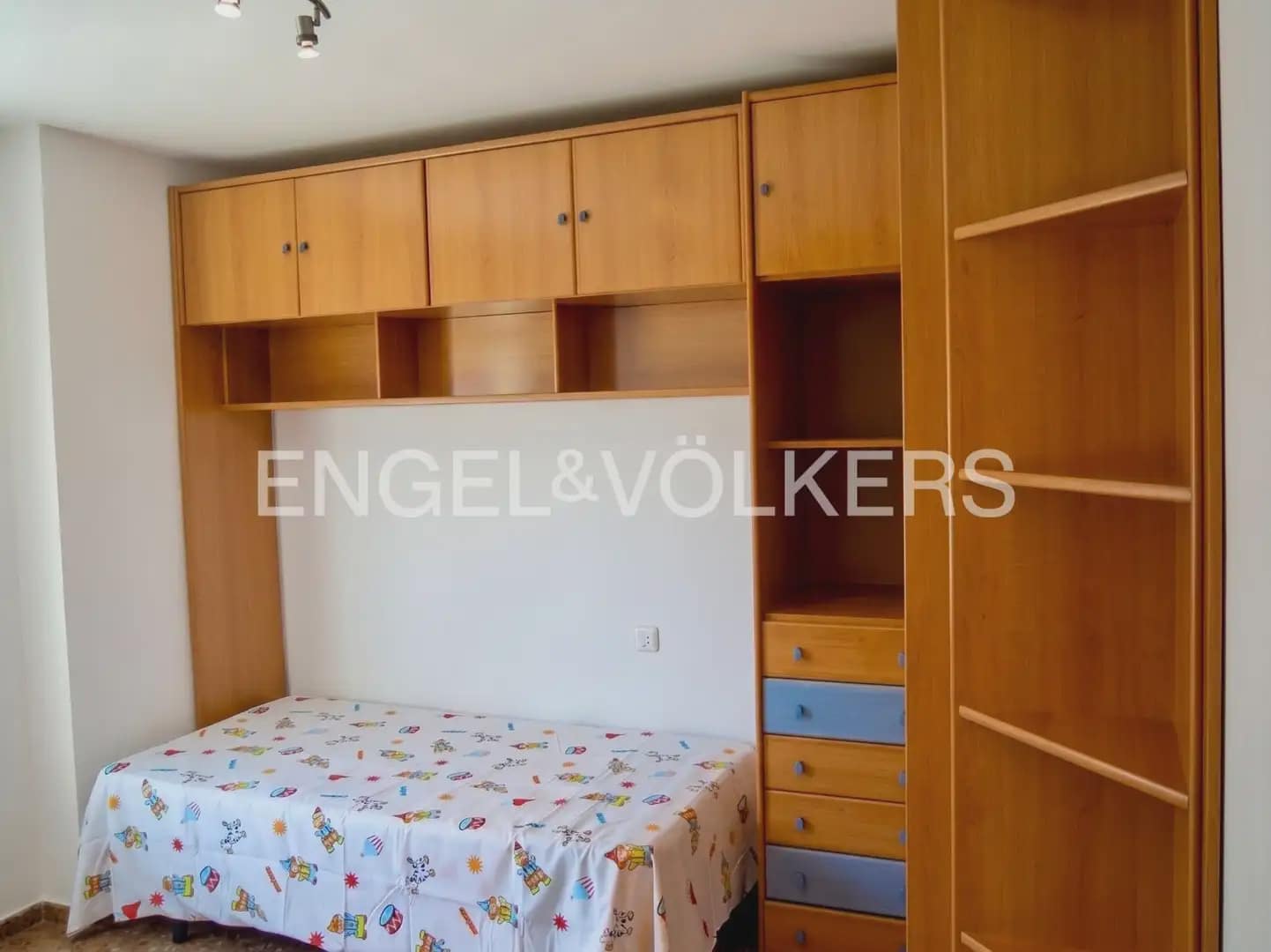 Piso de 3 habitaciones en Sagunto / Sagunt en alquiler con garaje - 1.300 € (Ref: 9928449)