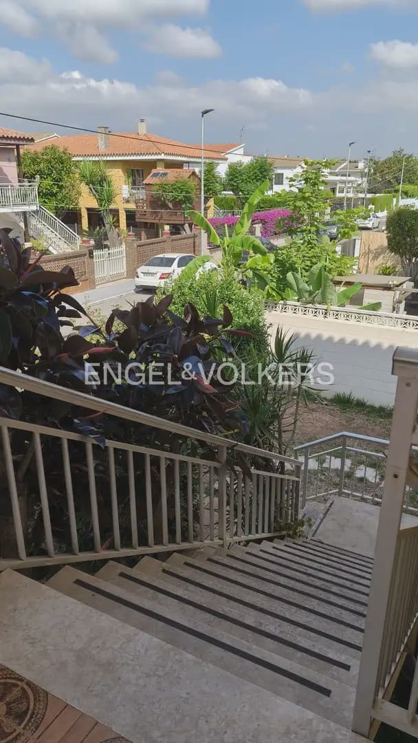 5 bedroom Villa for sale in Burriana / Borriana with garage - € 410,000 (Ref: 9928450)