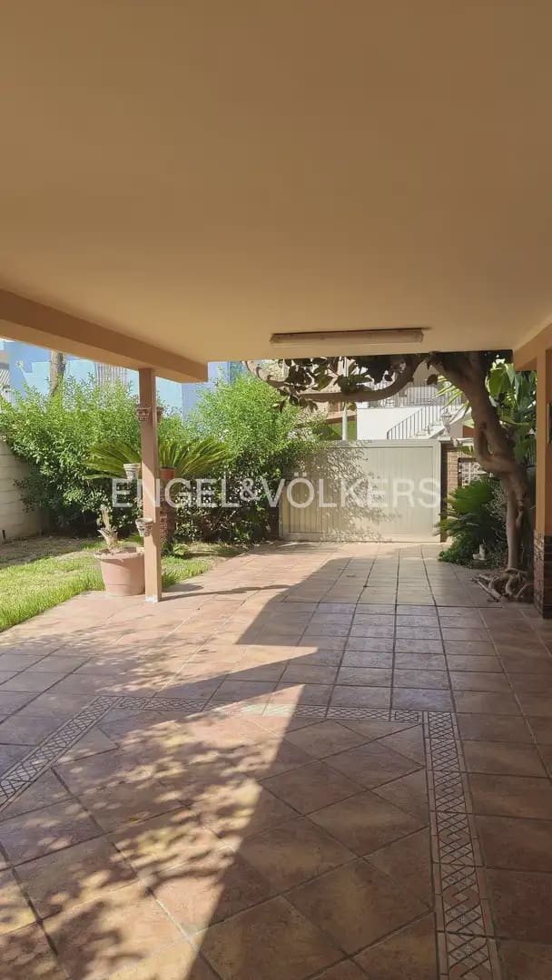 5 bedroom Villa for sale in Burriana / Borriana with garage - € 410,000 (Ref: 9928450)