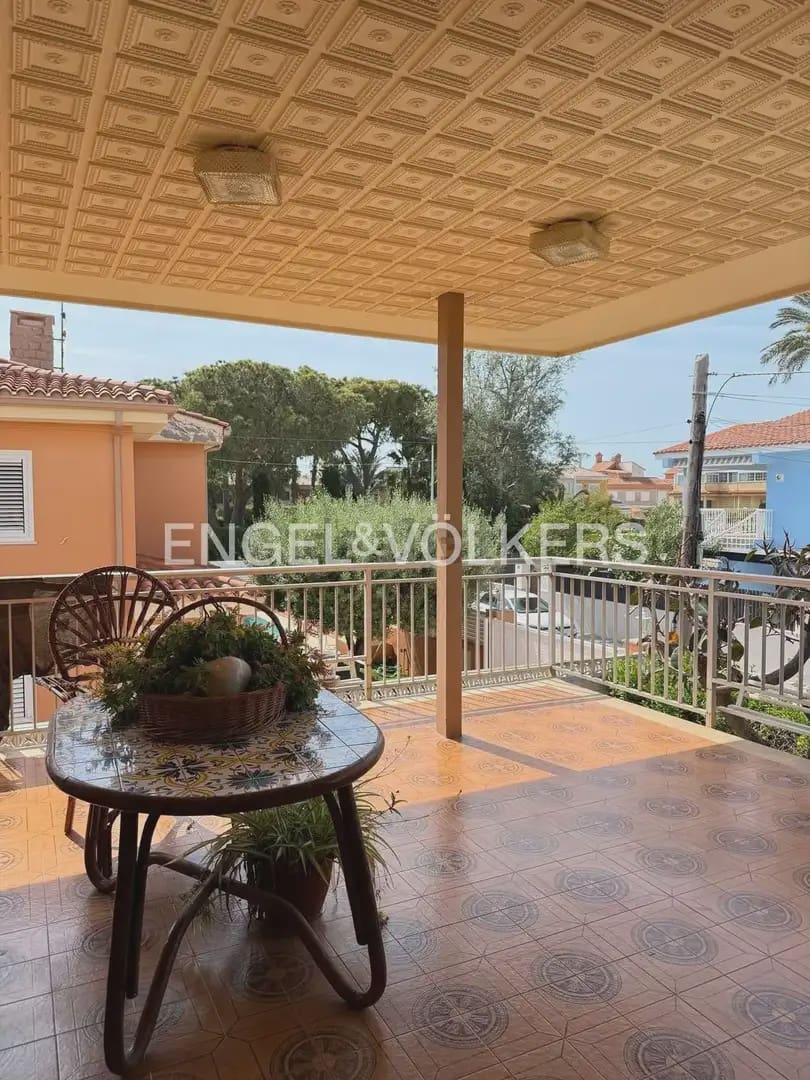 5 bedroom Villa for sale in Burriana / Borriana with garage - € 410,000 (Ref: 9928450)