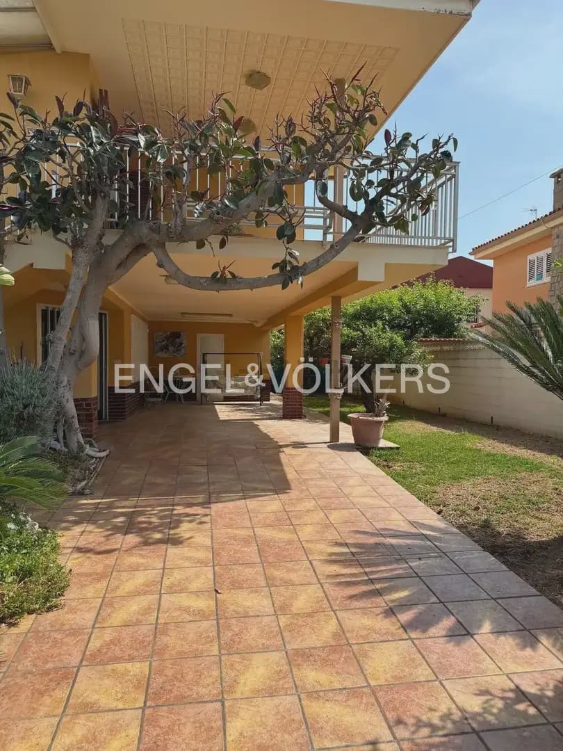 5 bedroom Villa for sale in Burriana / Borriana with garage - € 410,000 (Ref: 9928450)