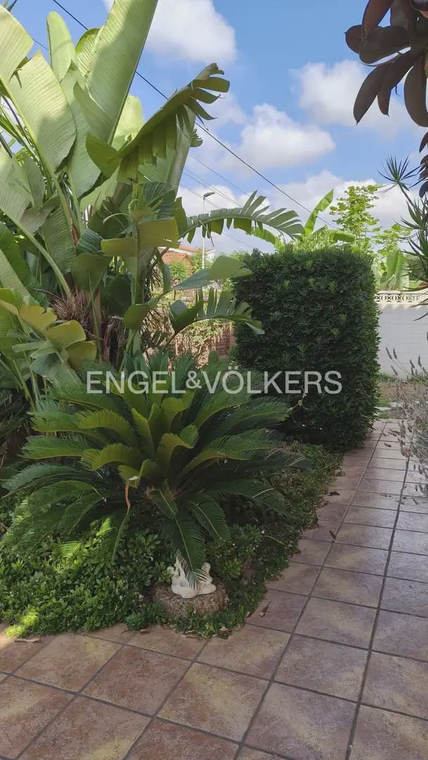 5 bedroom Villa for sale in Burriana / Borriana with garage - € 410,000 (Ref: 9928450)