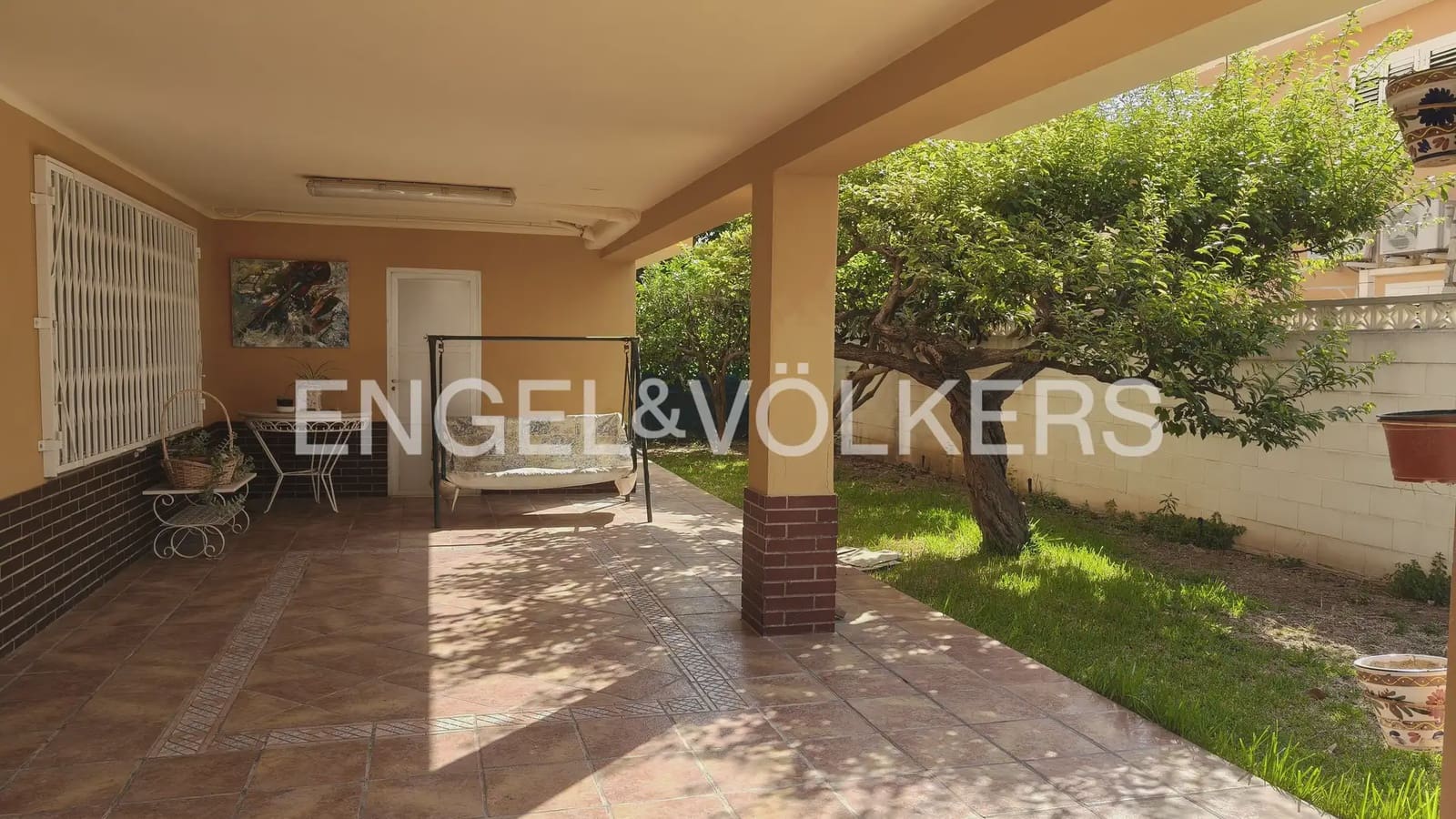 5 bedroom Villa for sale in Burriana / Borriana with garage - € 410,000 (Ref: 9928450)