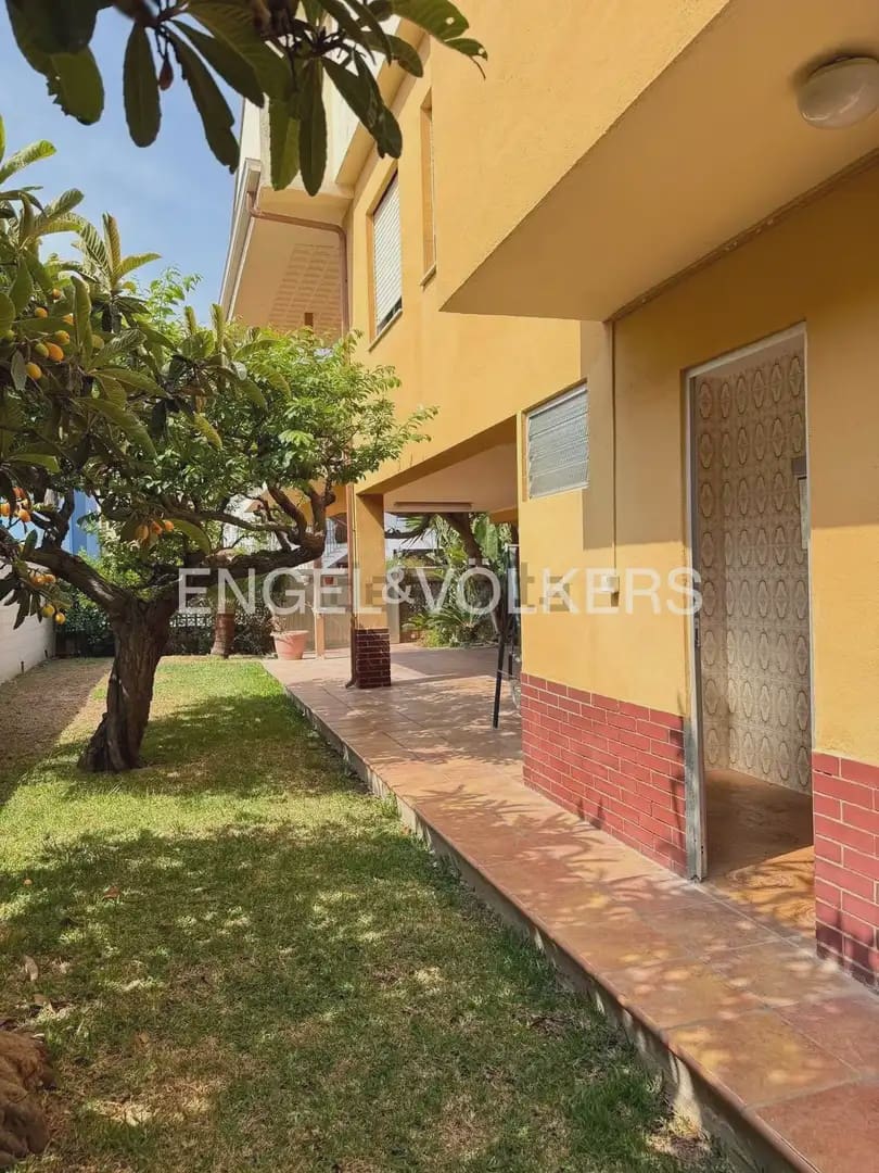 5 bedroom Villa for sale in Burriana / Borriana with garage - € 410,000 (Ref: 9928450)