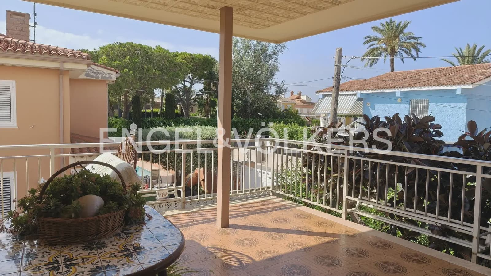 5 bedroom Villa for sale in Burriana / Borriana with garage - € 410,000 (Ref: 9928450)