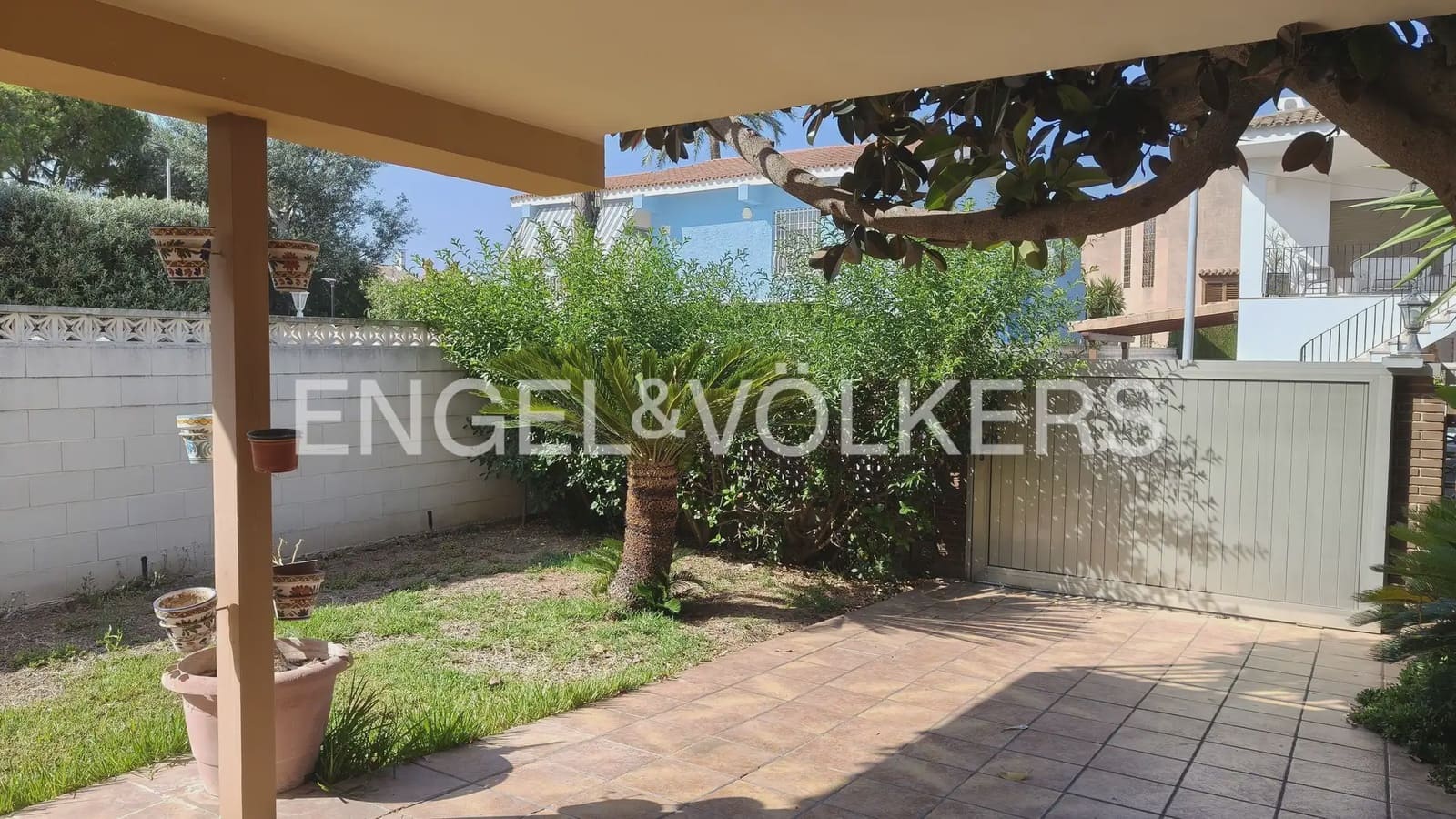 5 bedroom Villa for sale in Burriana / Borriana with garage - € 410,000 (Ref: 9928450)