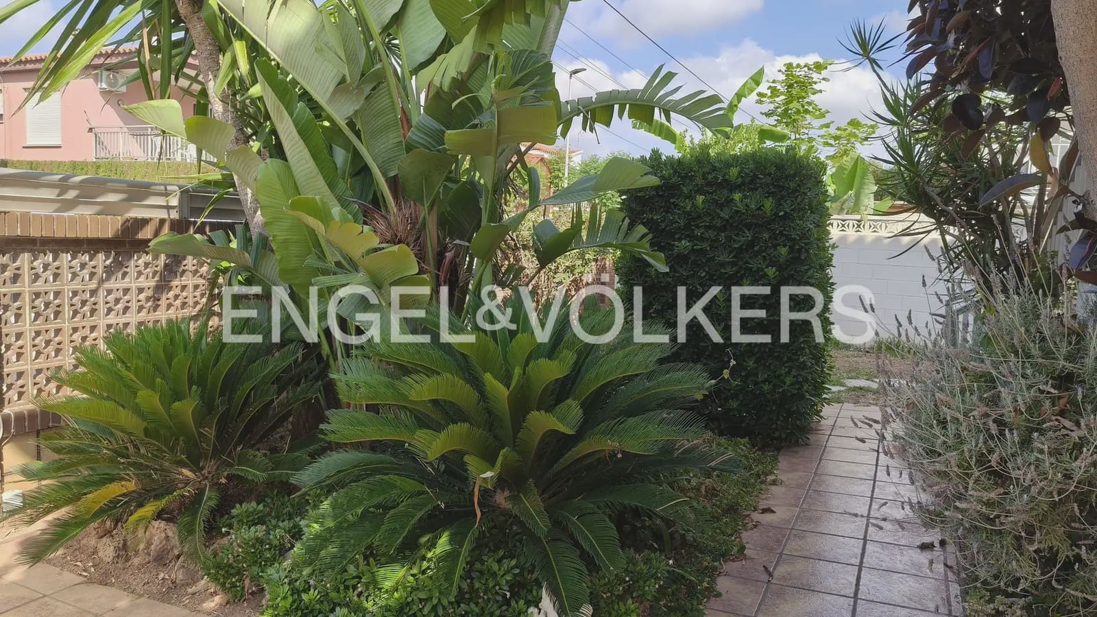 5 bedroom Villa for sale in Burriana / Borriana with garage - € 410,000 (Ref: 9928450)