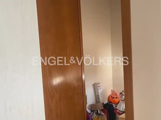 5 bedroom Flat for rent in Paterna - € 1,200 (Ref: 9928572)