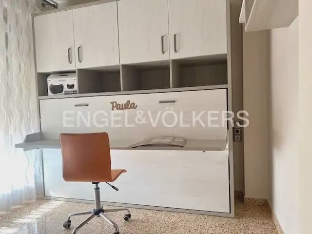 5 bedroom Flat for rent in Paterna - € 1,200 (Ref: 9928572)