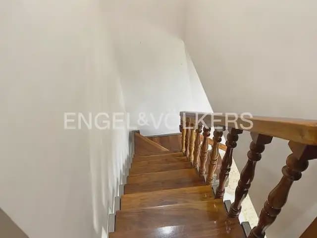 5 bedroom Flat for rent in Paterna - € 1,200 (Ref: 9928572)