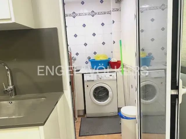5 bedroom Flat for rent in Paterna - € 1,200 (Ref: 9928572)