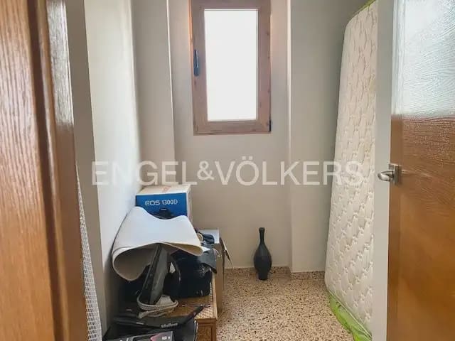 5 bedroom Flat for rent in Paterna - € 1,200 (Ref: 9928572)