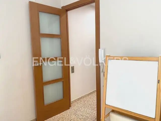5 bedroom Flat for rent in Paterna - € 1,200 (Ref: 9928572)