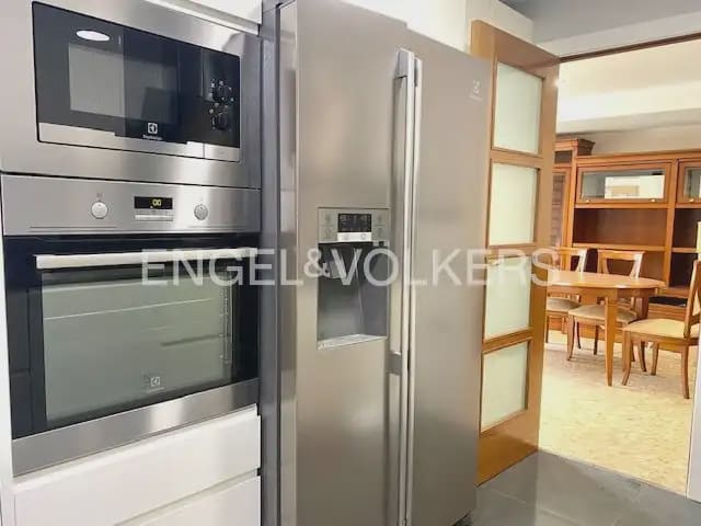 5 bedroom Flat for rent in Paterna - € 1,200 (Ref: 9928572)