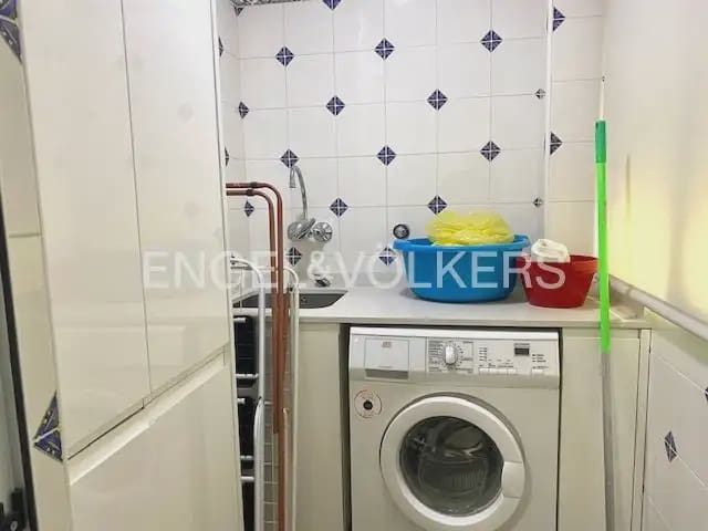 5 bedroom Flat for rent in Paterna - € 1,200 (Ref: 9928572)