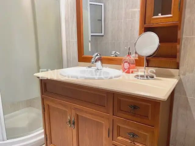 5 bedroom Flat for rent in Paterna - € 1,200 (Ref: 9928572)