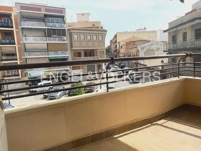 5 bedroom Flat for rent in Paterna - € 1,200 (Ref: 9928572)