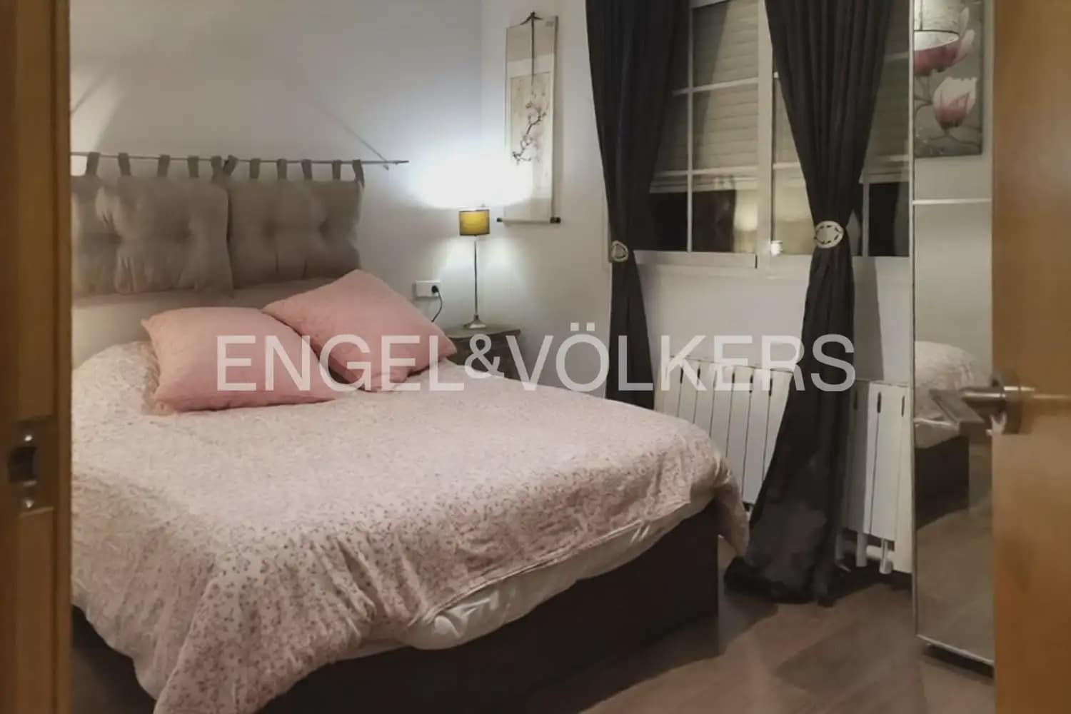 2 bedroom Penthouse for rent in Valencia city - € 1,300 (Ref: 9928574)