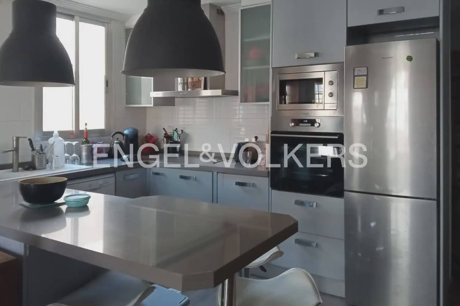2 bedroom Penthouse for rent in Valencia city - € 1,300 (Ref: 9928574)