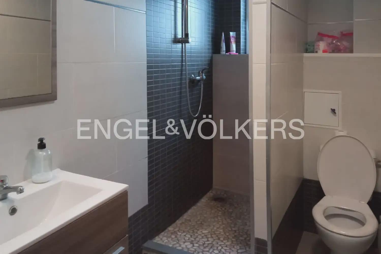 2 bedroom Penthouse for rent in Valencia city - € 1,300 (Ref: 9928574)