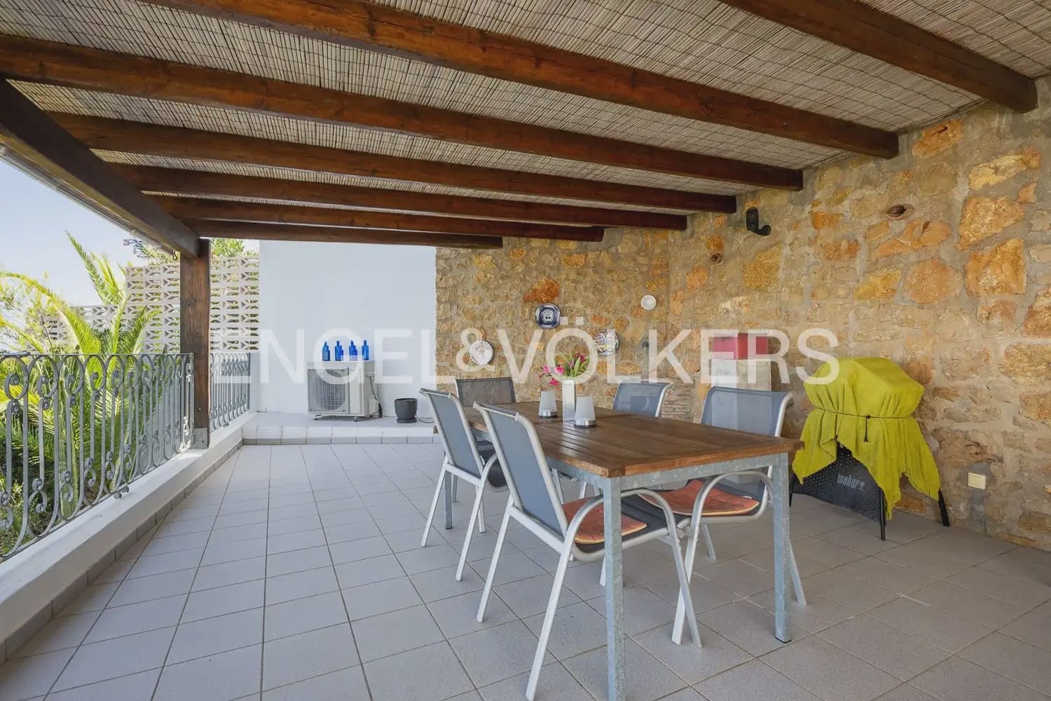 5 quarto Moradia para venda em Denia com piscina garagem - 1 050 000 € (Ref: 9928575)