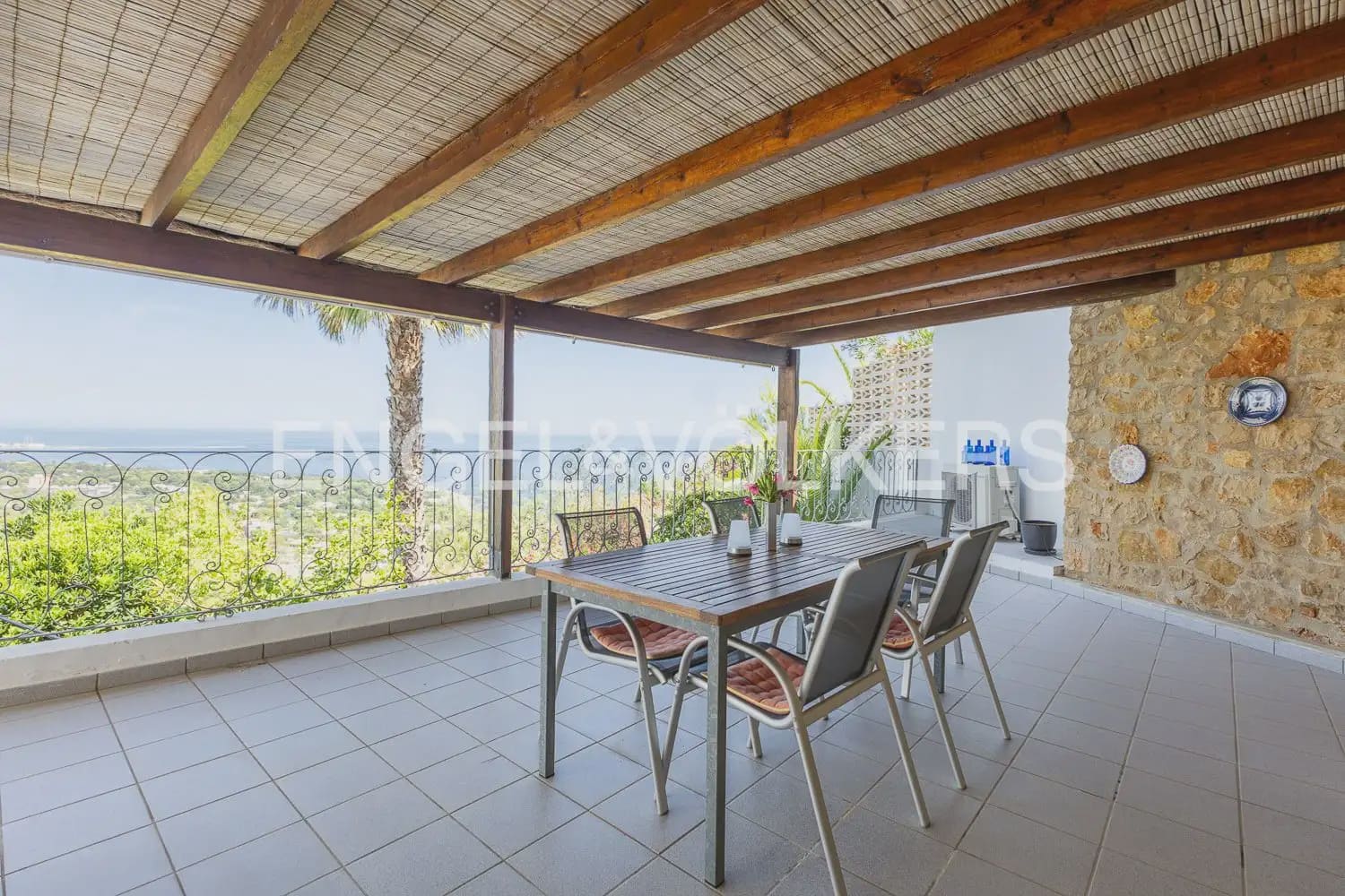 5 quarto Moradia para venda em Denia com piscina garagem - 1 050 000 € (Ref: 9928575)