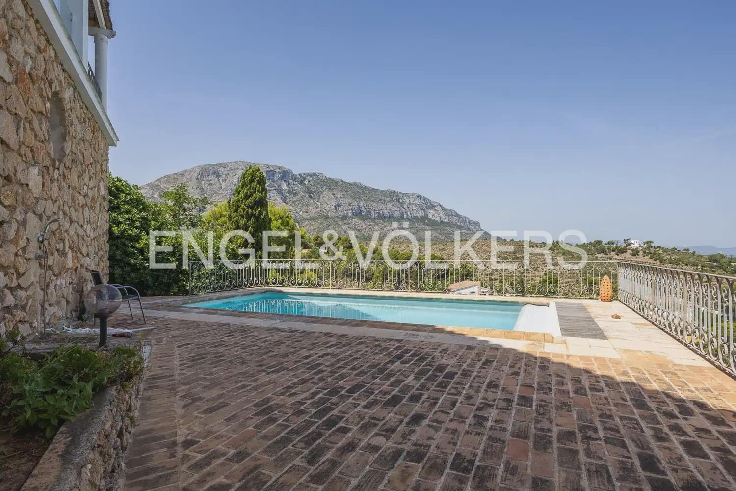 5 quarto Moradia para venda em Denia com piscina garagem - 1 050 000 € (Ref: 9928575)