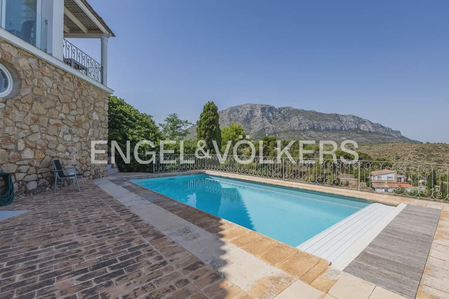5 quarto Moradia para venda em Denia com piscina garagem - 1 050 000 € (Ref: 9928575)