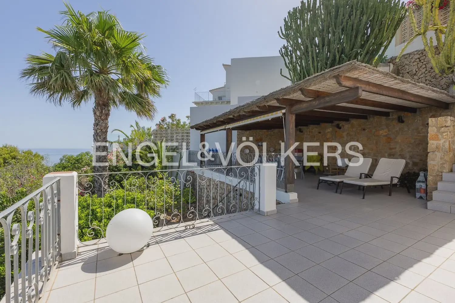 5 quarto Moradia para venda em Denia com piscina garagem - 1 050 000 € (Ref: 9928575)