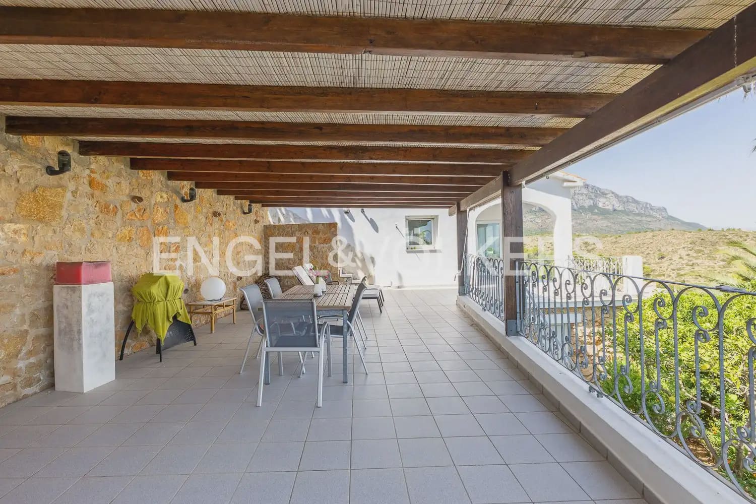5 quarto Moradia para venda em Denia com piscina garagem - 1 050 000 € (Ref: 9928575)