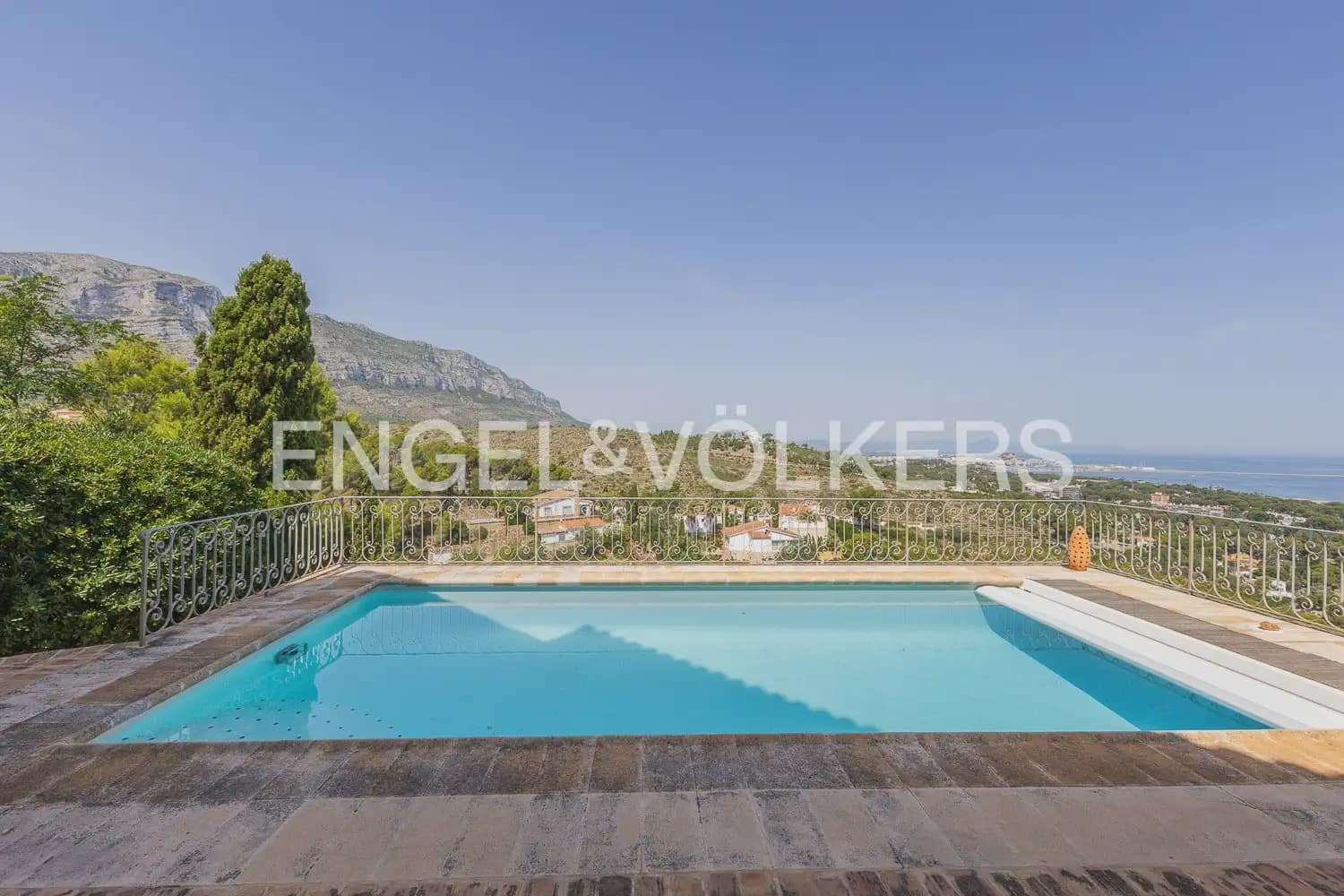 5 quarto Moradia para venda em Denia com piscina garagem - 1 050 000 € (Ref: 9928575)