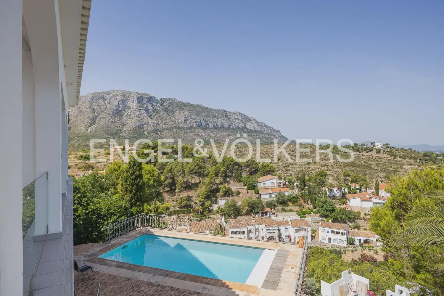 5 quarto Moradia para venda em Denia com piscina garagem - 1 050 000 € (Ref: 9928575)