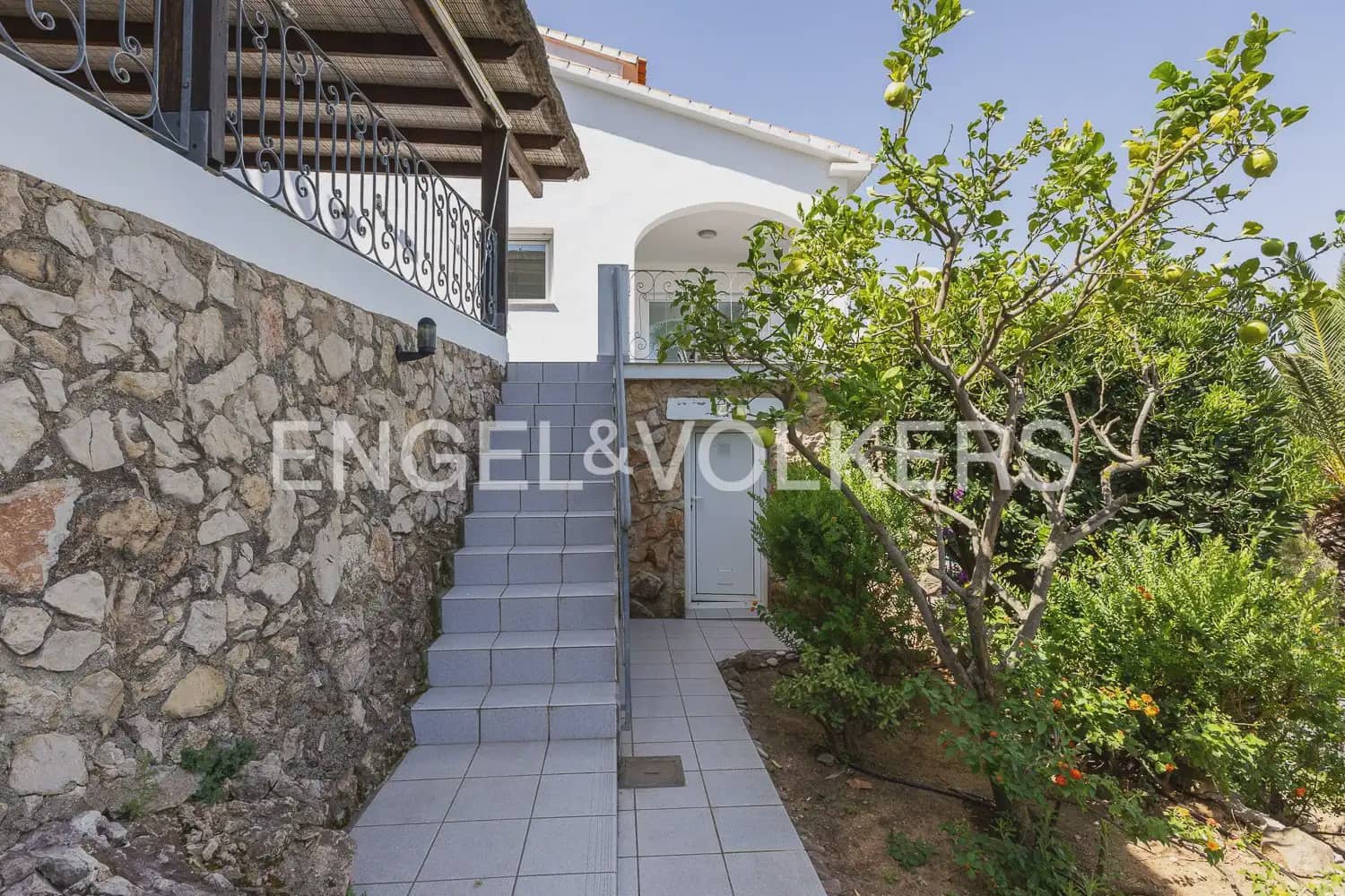 5 quarto Moradia para venda em Denia com piscina garagem - 1 050 000 € (Ref: 9928575)