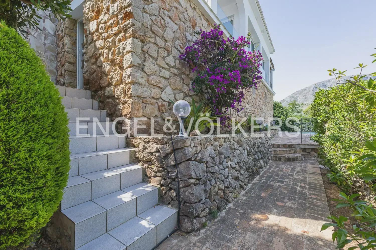 5 quarto Moradia para venda em Denia com piscina garagem - 1 050 000 € (Ref: 9928575)