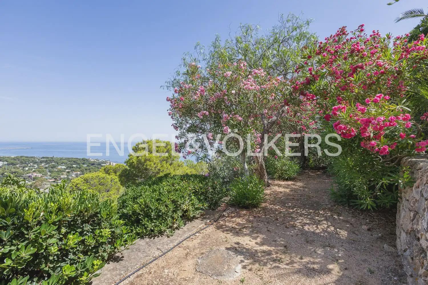 5 quarto Moradia para venda em Denia com piscina garagem - 1 050 000 € (Ref: 9928575)
