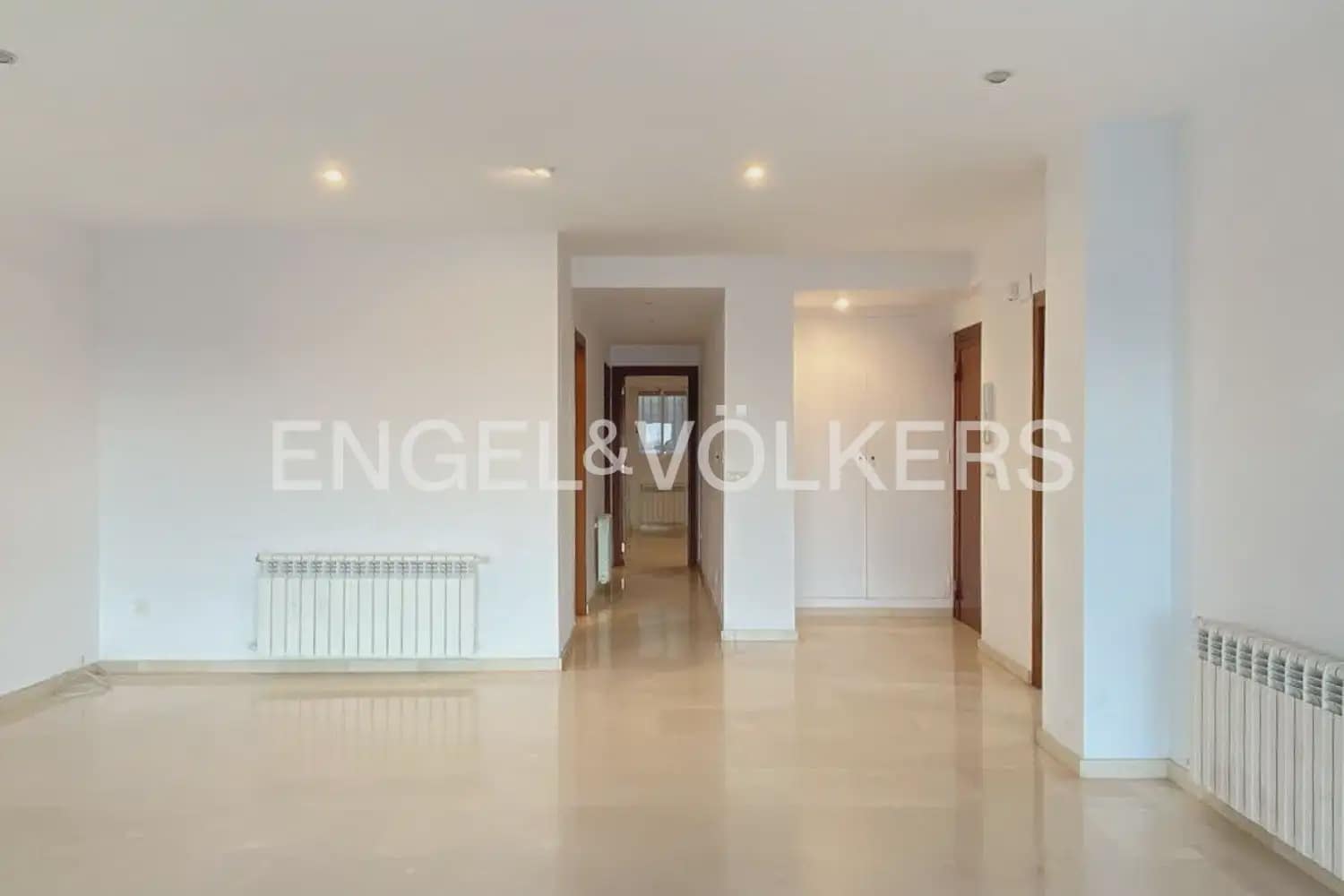 2 bedroom Flat for rent in Valencia city with garage - € 1,600 (Ref: 9932234)