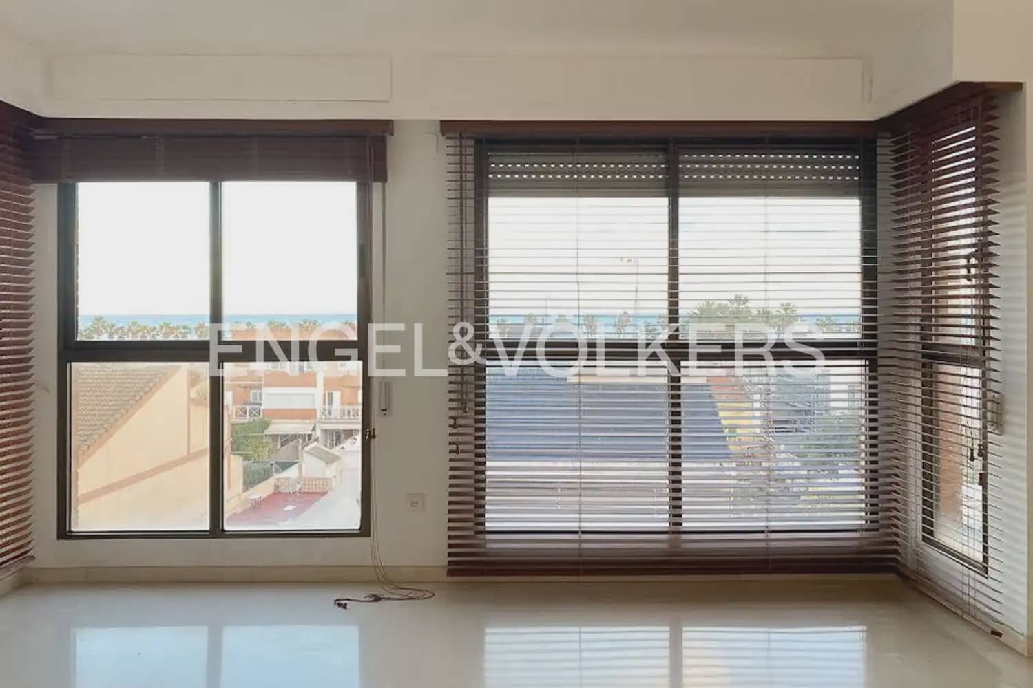2 bedroom Flat for rent in Valencia city with garage - € 1,600 (Ref: 9932234)